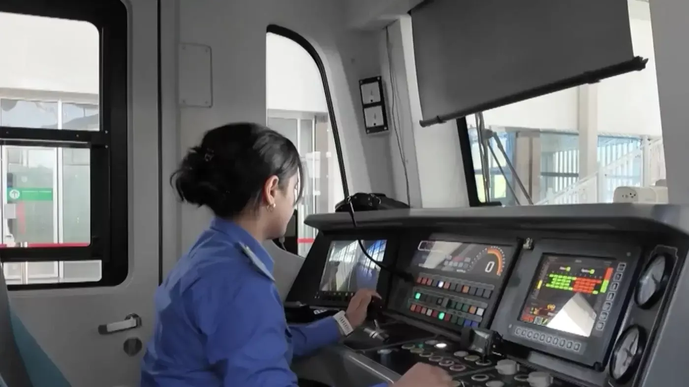 Toshkent metrosida ilk bor ayollar mashinist bo‘lib ish boshladi